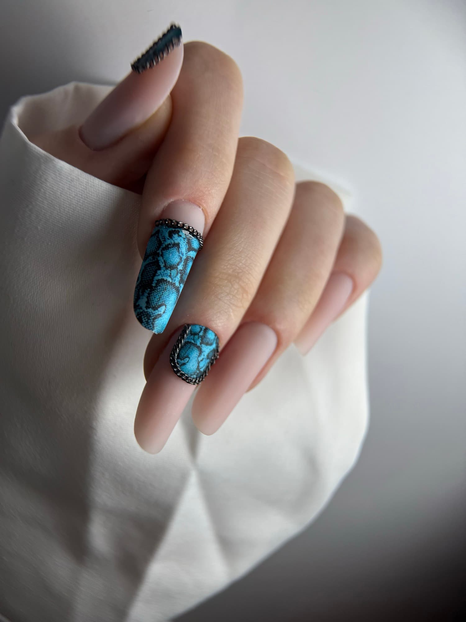 Construcție migdală de salon + design soft & modern